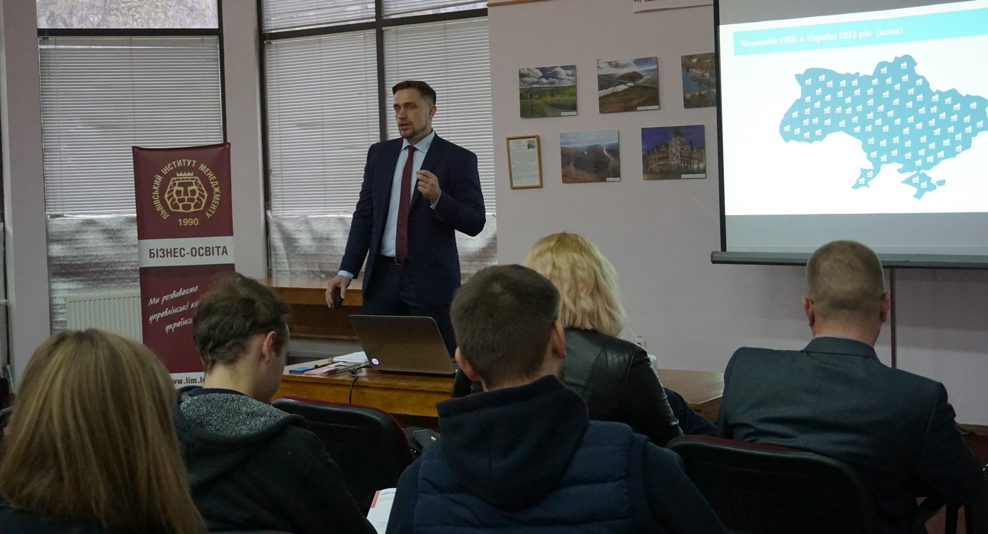 Зустріч з топ-менеджером менеджер, маркетолог, фінансист, консультант