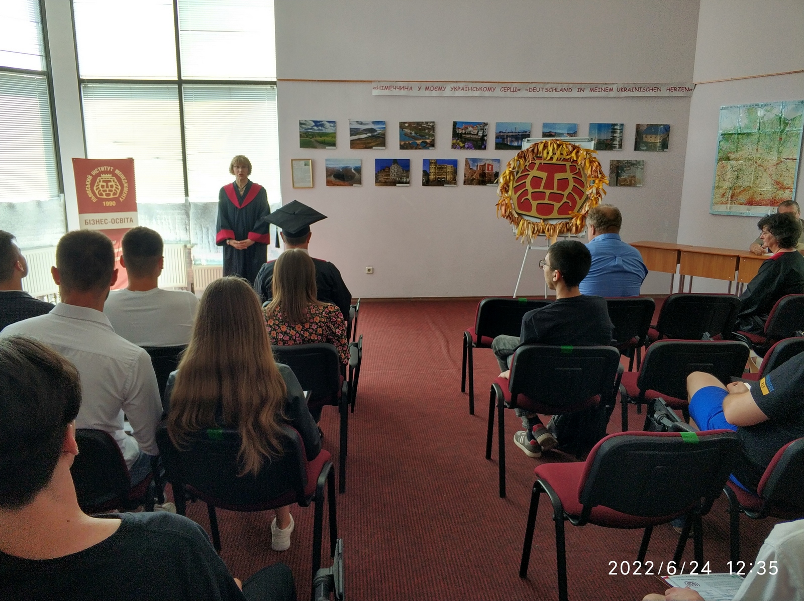 Випуск бакалаврів - 2022 менеджмент, маркетинг, бакалавр, вручення, диплом