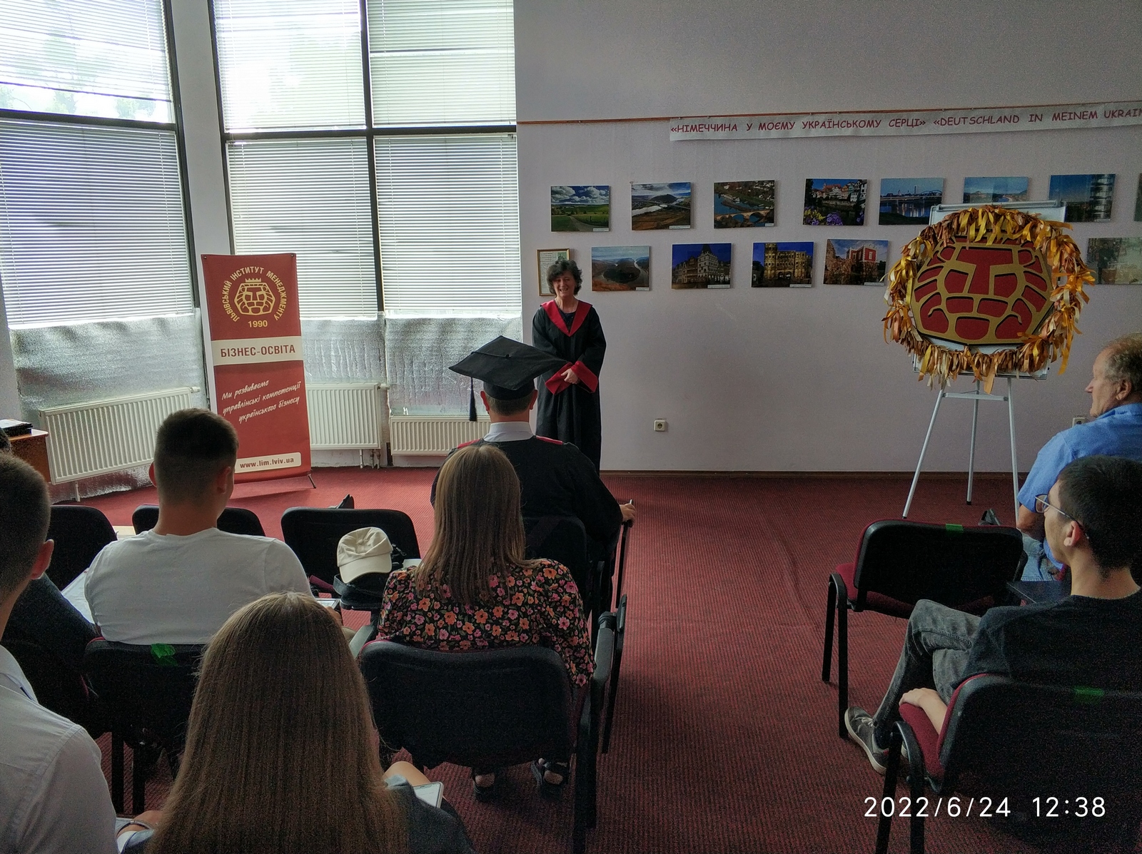 Випуск бакалаврів - 2022 менеджмент, маркетинг, бакалавр, вручення, диплом
